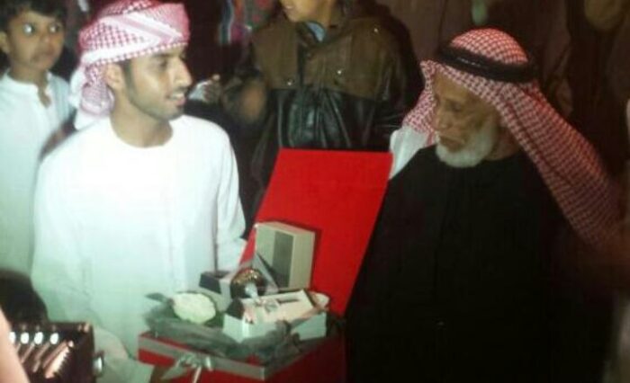 سالم بن محمد بن كبينه الراشدي يكرم الضباط الخريجين من ابناء قبيلة الراشد